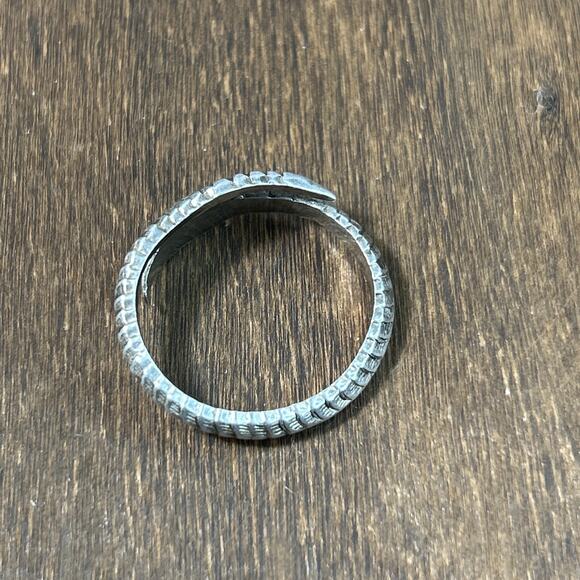 Vintage Sterling Silver Wrap Around Snake Ring Size 8 - Picture 3 of 5